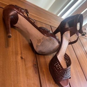 Ivanka Trump heels brown leather Womens size 4M